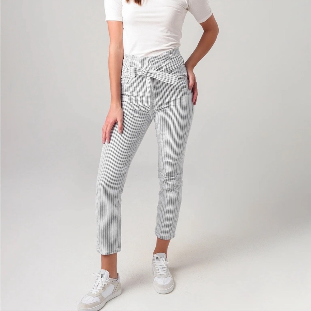 FRAME WOMEN'S BELTED PLEATED PEGGED JEAN SIZE 28